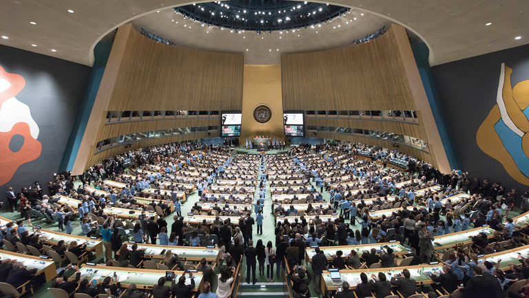 Generalversammlung der vereinten Nationen Ein Blick in den vollbesetzten Sitzungssaal der Generalversammlung der vereinten Nationen.