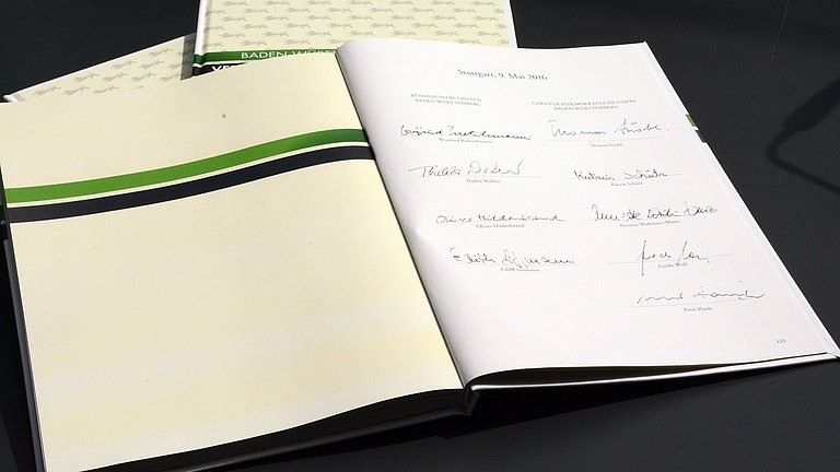 Die Unterschriftseite des Koalitionsvertrag der aktuellen Landesregierung Baden-Württemberg.