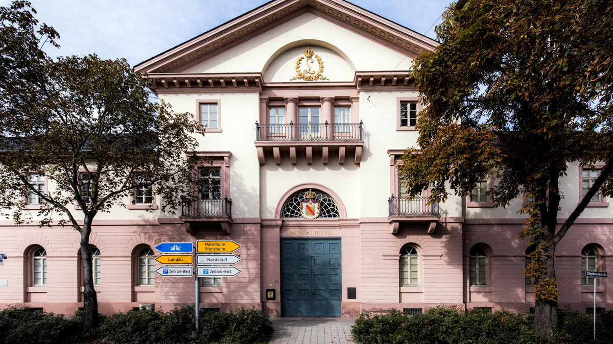 Außenansicht der Gebäudes der Staatliche Münzen Baden-Württemberg in Karlsruhe. 