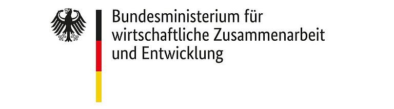 Mit den Logos von Engagement Global und des Bundesministeriums für wirtschaftliche Zusammenarbeit und Entwicklung wird die Förderung und Mittelbereitstellung für dieses Projekt aufgezeigt.