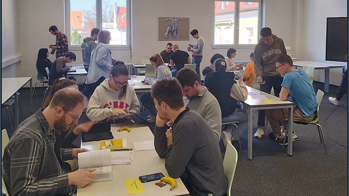 Lehrkräfte in Ausbildung am Tag der Nachhaltigkeit 2025.