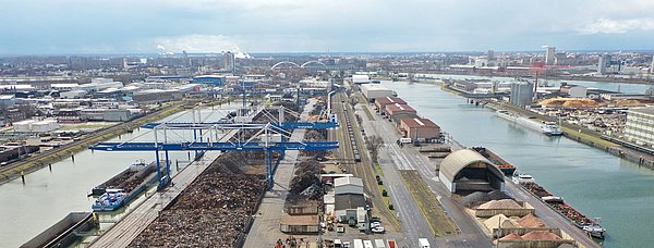 Hafenverwaltung-Kehl Vogelperspektive auf das Gelände des Umschlags des Rheinhafens Kehl