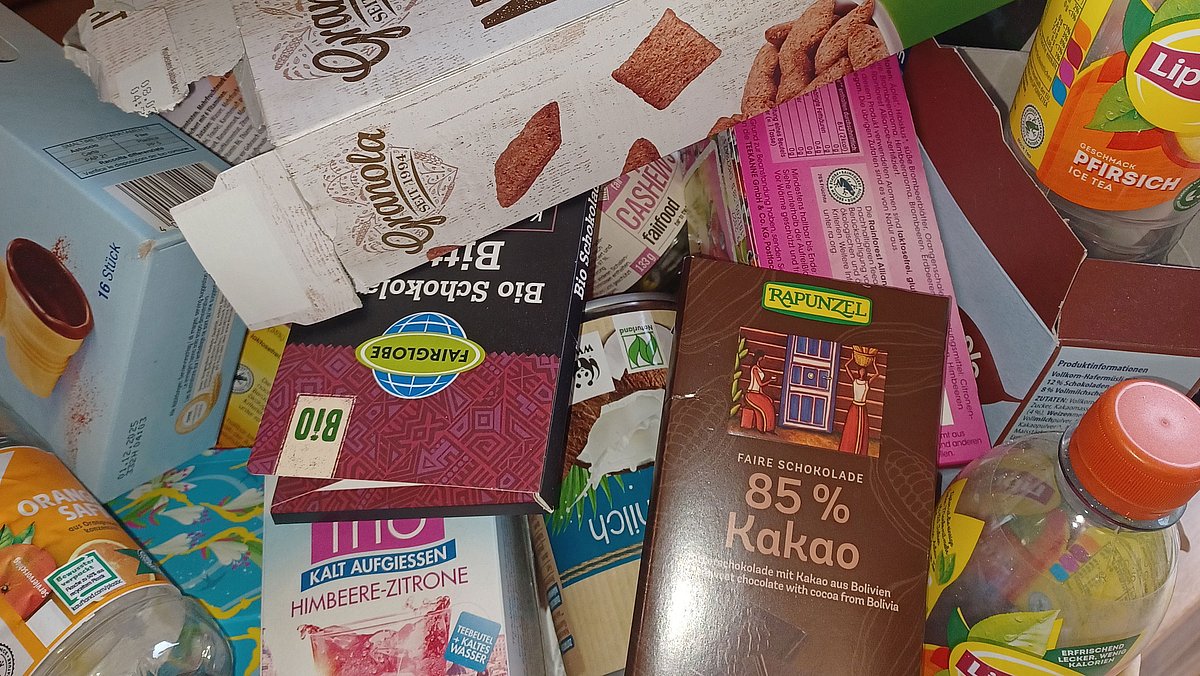 Die Kinder und ihre Familien finden viele Faire Produkte beim Einkaufen oder zu Hause. Sie sind kaum zu bremsen.