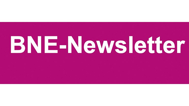 Weißer Schriftzug BNE-Newsletter auf lila Hintergrund.