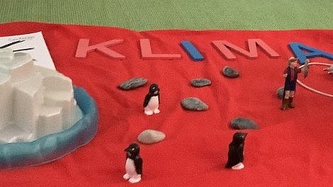 Wir haben ein Abschlussplakat über das Projekt mit den Kindern gestaltet mit Aussagen der Kinder und Fotos, die wir über das Projekt gemacht haben. Kinder brachten Lösungsvorschläge, um unser Klima verbessern zu können.