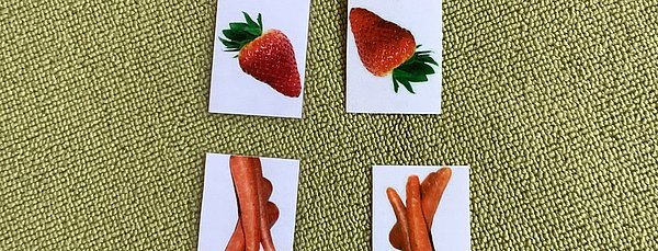 4 Memory-Karten-Pärchen mit Obst und Gemüse darauf