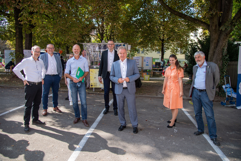 Minister Untersteller und weitere Personen während der Nachhaltigkeitstage in Kirchheim