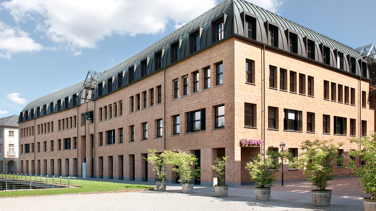 Gebäude der L-Bank am Schlossplatz 10 in Karlsruhe.