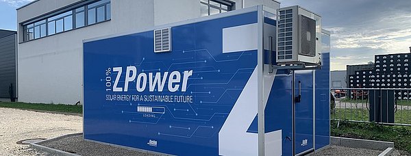 Stromspeicherstation-Container mit Beschriftung Z für Zimmer Medizintechnik.