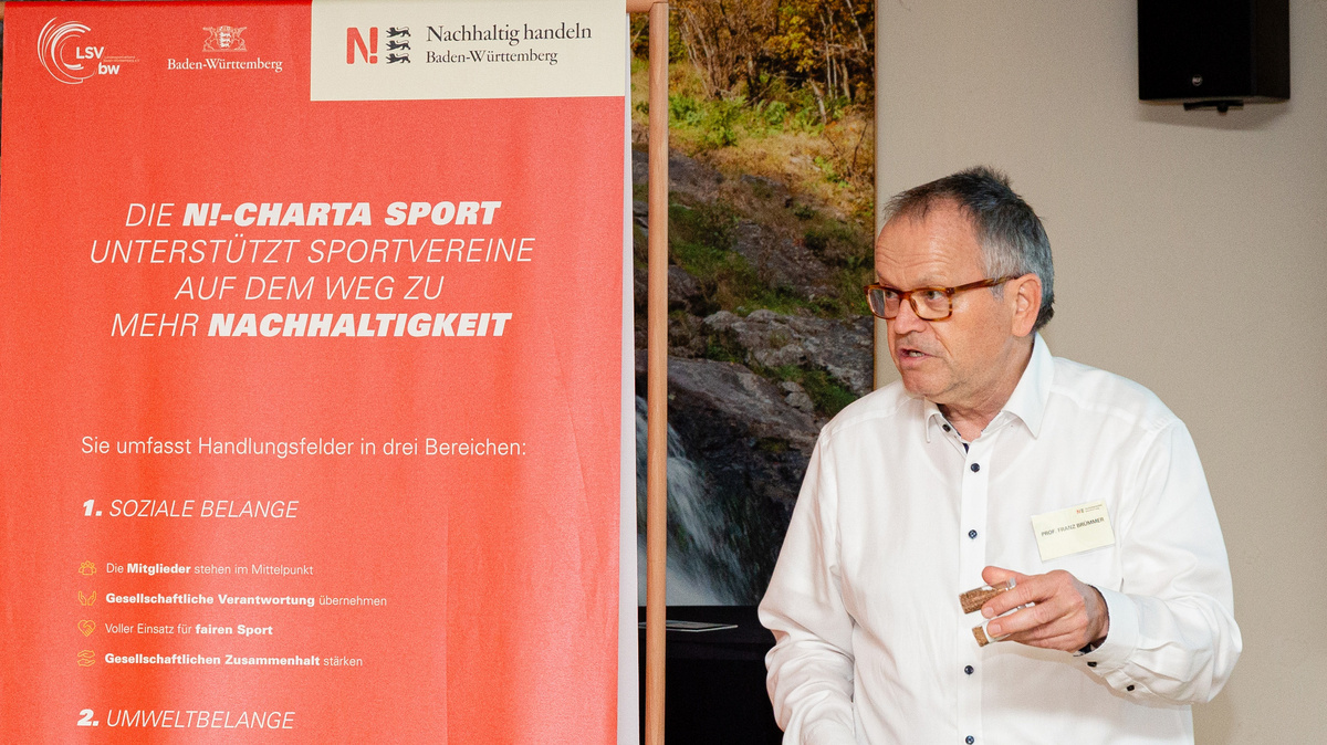Professor Franz Brümmer referiert über Mikroplastik im Rahmen einer N!-Charta Sport Veranstaltung.