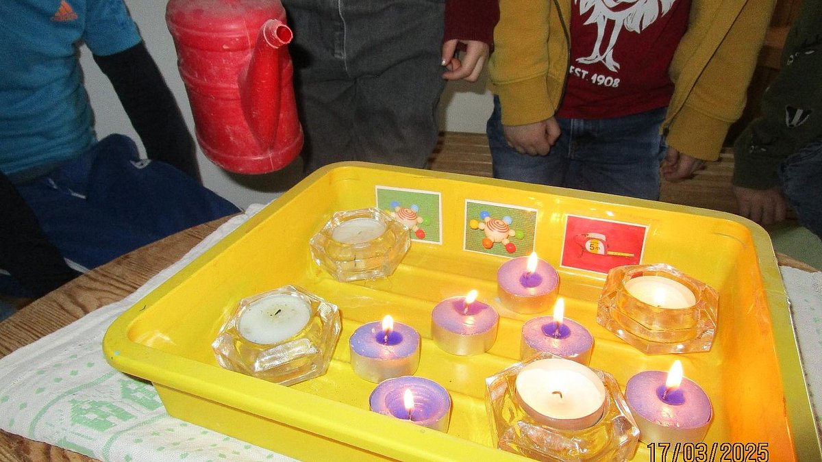 Feuer beobachten - wie lange brennen die Kerzen.