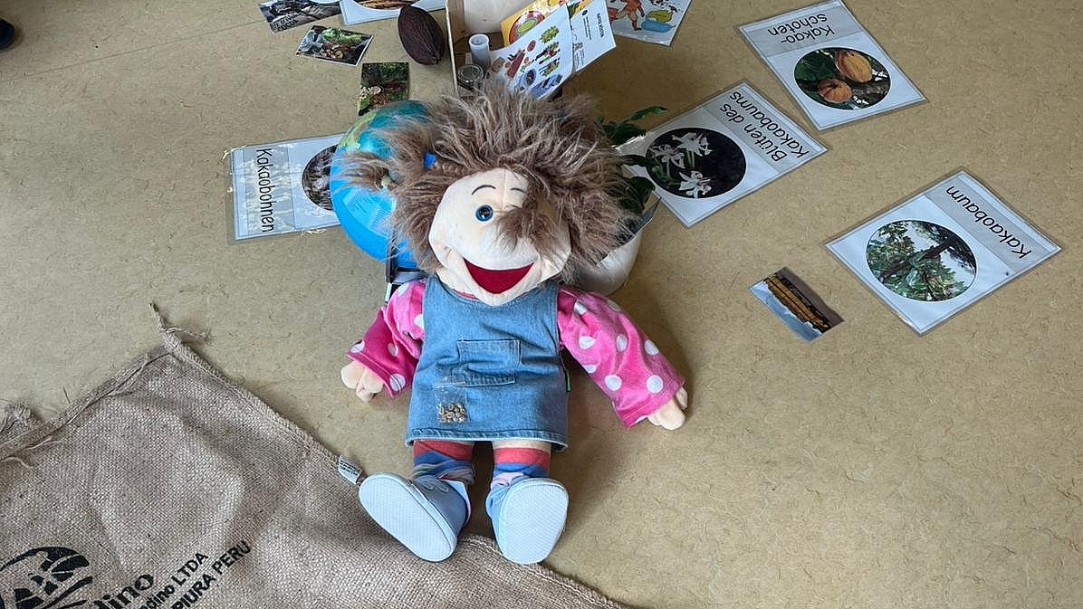 Wir entdecken alles über Kakao. Am besten gefällt den Kinder natürlich das Probieren.