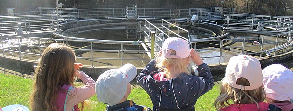 Besuch der Kita Grosselfingen in der Kläranlage.