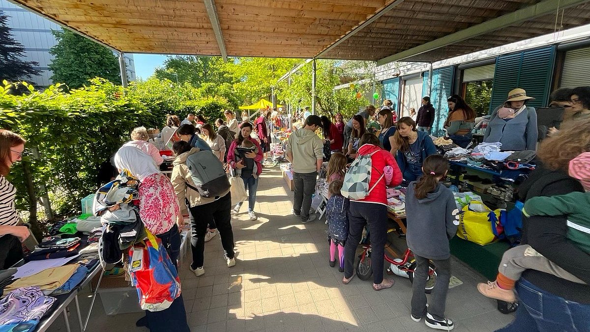 Erster Kindersachen-Flohmarkt bei les petits amis (Mai 2025).