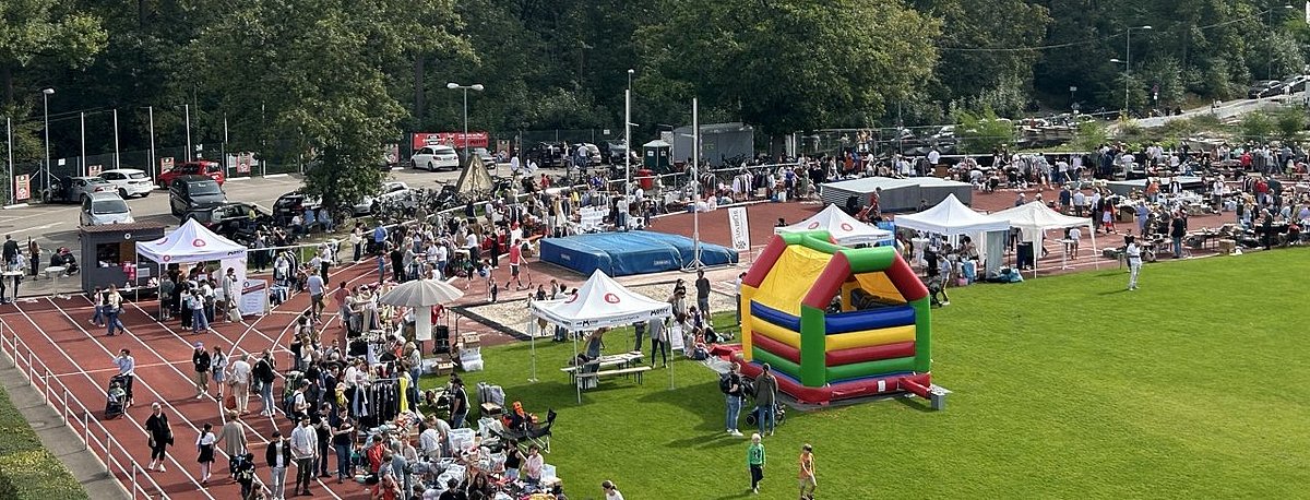 Rundflohmarkt auf dem Sportplatz des MTV Stuttgarts.