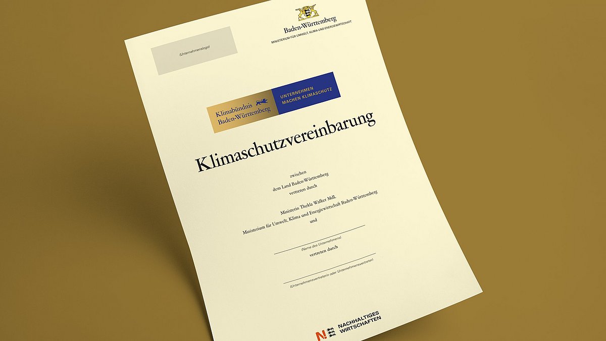 Die Urkunde auf der das Land und das Unternehmen die Klimaschutzvereinbarung unterschreiben.