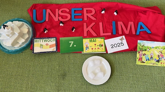 Wir haben ein Klimaexperiment durchgeführt und mit den Kindern besprochen, was ein Gletscher ist und was durch das Klima mit unserer Umwelt passiert. Danach haben wir ein Gletscher-Experiment durchgeführt.