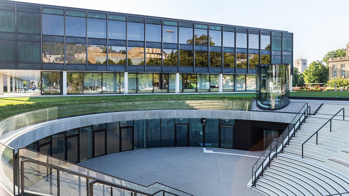 Das Landtagsgebäude in Stuttgart von außen.