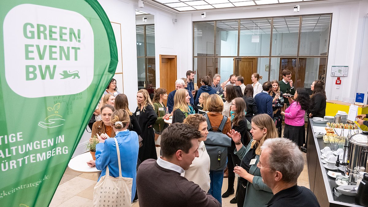 Austausch beim KLIMAWIN-Workshop im Literaturhaus in Stuttgart
