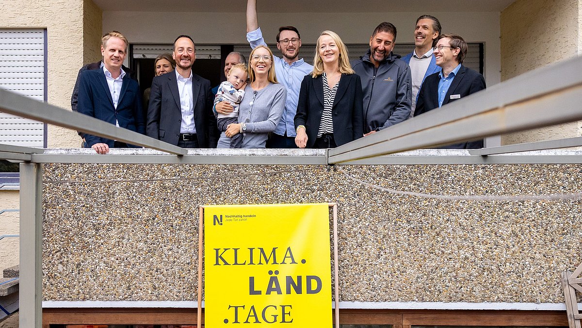 Alle Beteiligten freuen sich über die Besichtigung der Baustelle am ersten Tag der KLIMA.LÄND.TAGE 2026.