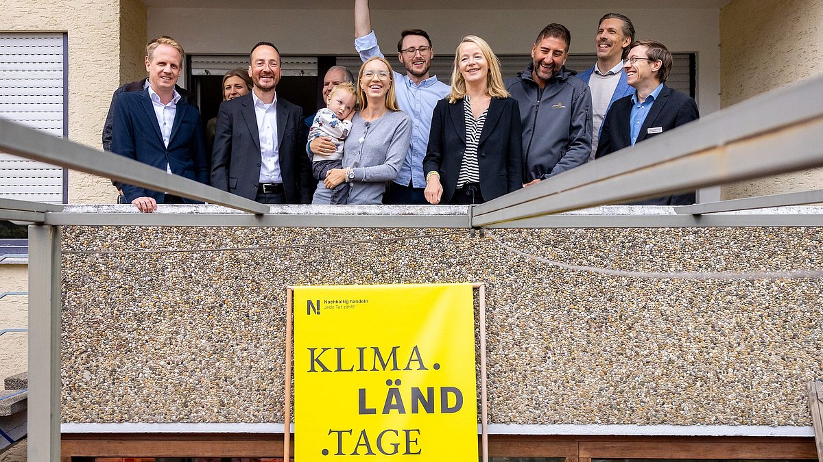 Alle Beteiligten freuen sich über die Besichtigung der Baustelle am ersten Tag der KLIMA.LÄND.TAGE 2026.