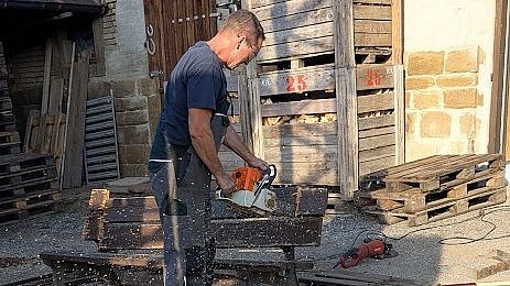 Die alten Bänke wurden für uns auseinandergebaut.