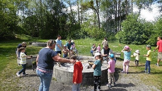 Grillen mit den Eltern und Projektabschluss.