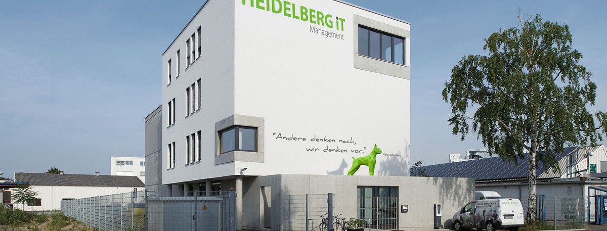 Das Foto zeigt den Firmensitz der Heidelberg iT Management GmbH & Co. KG, einen Gebäudekomplex aus Rechenzentrum mit angrenzenden Büroräumen, die mit Serverabwärme beheizt werden.