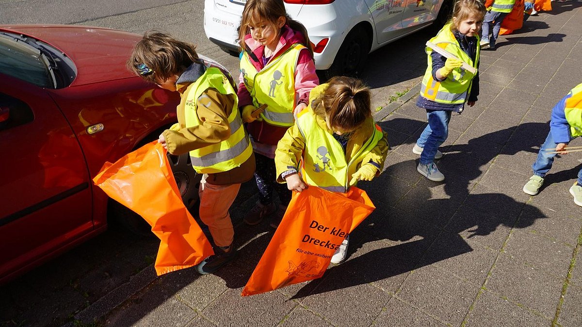 Müllsammeln mit den Kindern (hier Dreck-Weg-Wochen 2025).