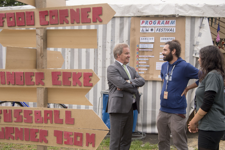 Franz Untersteller auf dem Zirkus Mutter Erde Festival im Gespräch