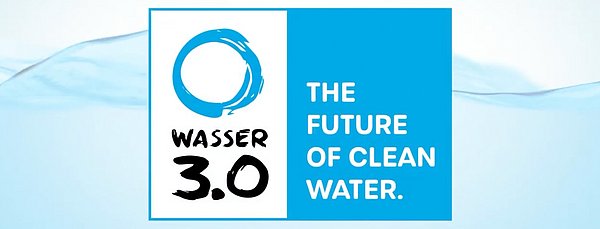 Auf einer stilisierten Wasseroberfläche steht der Text: Wasser 3.0, The future of clean water.