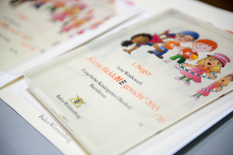 Eine Urkunde des Wettbewerbs Kleine Helden!, 1. Platz Evangelischer Kindergarten Oberndorf
