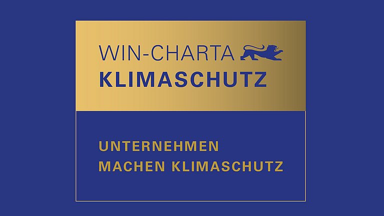 Zu sehen ist eine rechteckige Grafik, auf der folgendes steht: WIN-Charta Klimaschutz, Unternehmen machen Klimaschutz.
