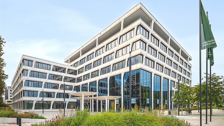 Außenansicht des Firmengebäudes des Heidelberg Materials AG.