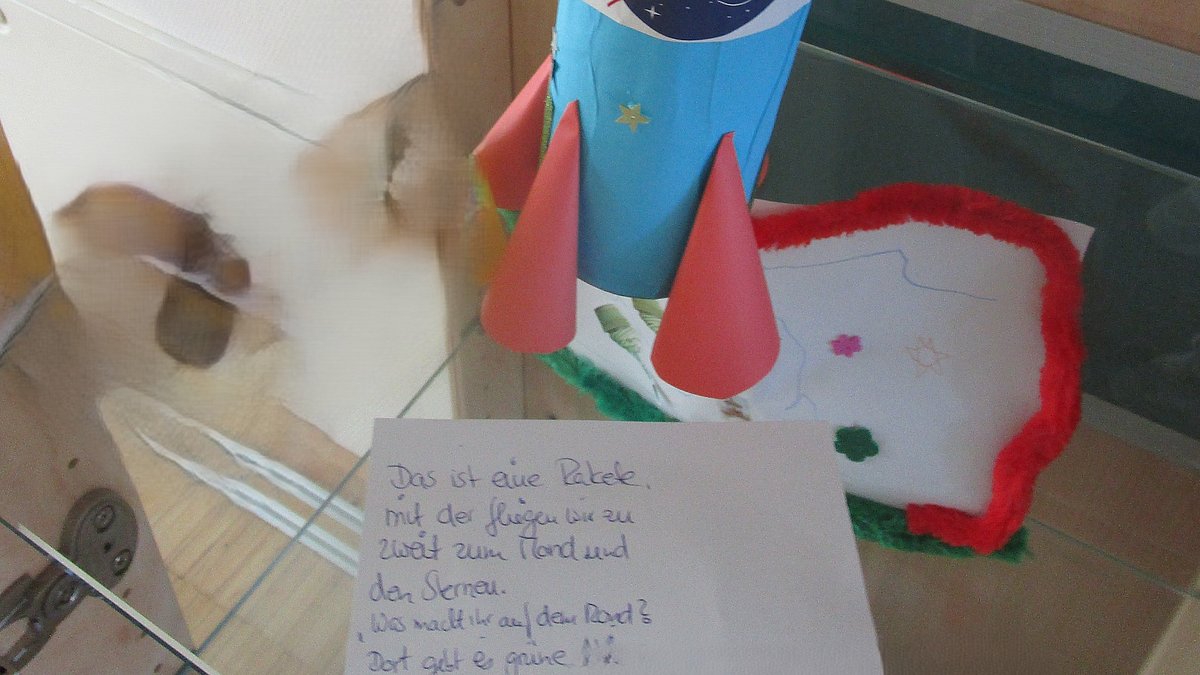 Ausstellung eines Kunstwerks in unserer Vitrine.