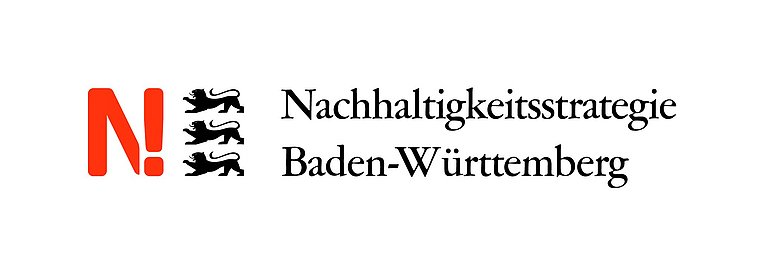 Logo der Nachhaltigkeitsstrategie mit dem orangefarbenen Großbuchstaben N, den drei Stauferlöwen und dem Schriftzug Nachhaltigkeitsstrategie Baden-Württemberg. 