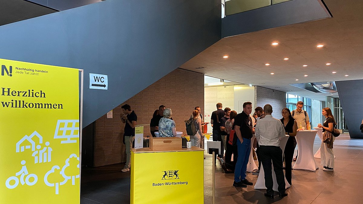 Ankommen der Besuchenden im Forschungsgebäude N27 der Universität Ulm