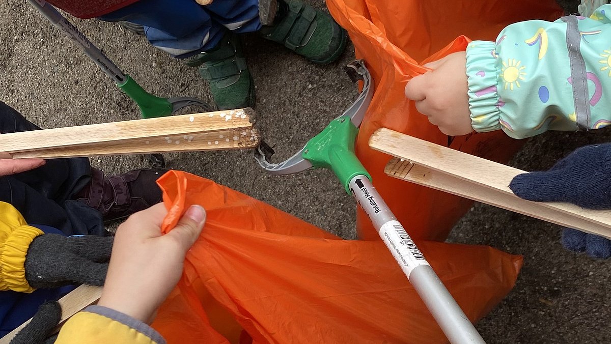 Hier sieht man ein Bild unserer gemeinsamen Müllsammel-Aktion.