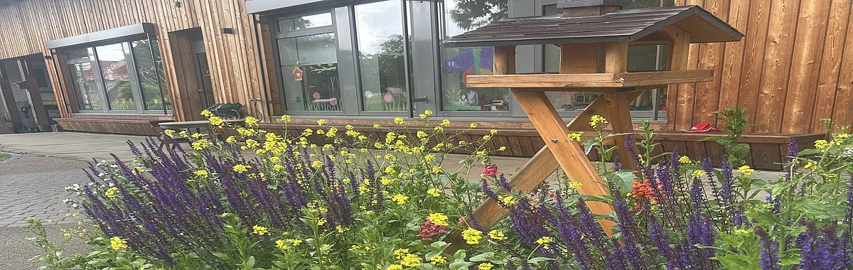 Bunte Farben dürfen natürlich auch nicht in unserem Kindergarten fehlen.