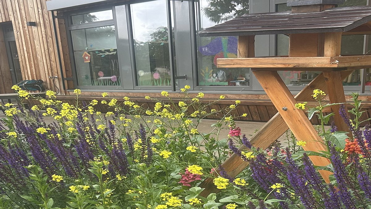 Bunte Farben dürfen natürlich auch nicht in unserem Kindergarten fehlen.