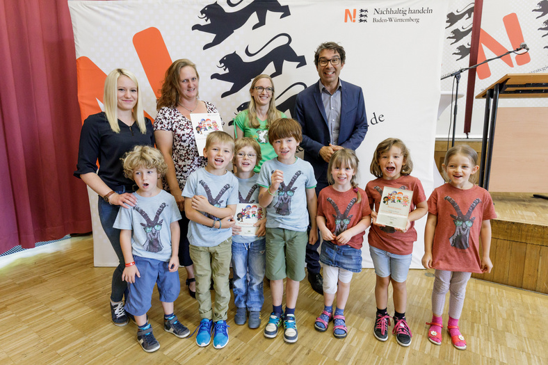 Kleine HeldeN! 2017 Gruppenfoto des VAUDE Kinderhaus aus Tettnang für Sonderpreis der Aktion der Nachhaltigkeitstagen 2017