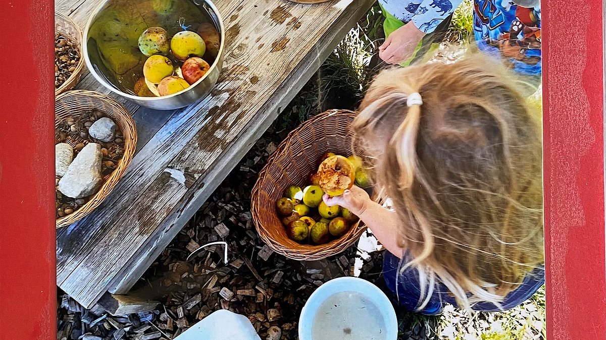 Beispiel aus unserer Projektdokumentation für die Teilnahme am "Markt der Möglichkeiten" der Nachhaltigkeitstage Bodnegg am 20.09.2024 - Äpfel waschen