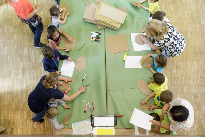 Kinder beim Workshop zum Thema Upcycling