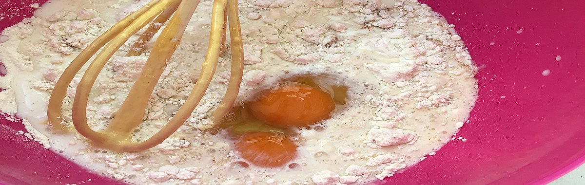 Mit unseren selbstgemachten Schneebesen gerührt, aus unserem alten Weihnachtsbaum.