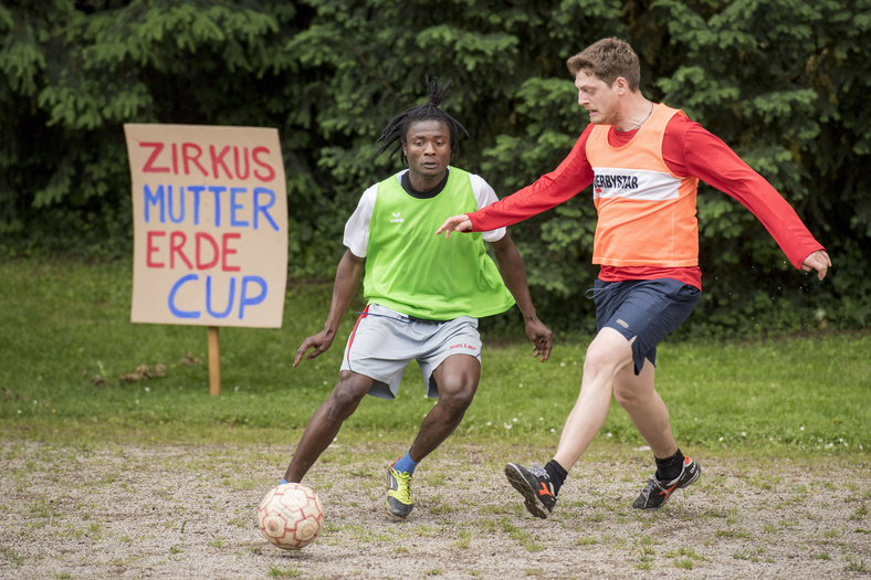 Nahaufnahme von zwei Männern beim Fußball-Turnier
