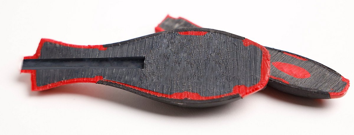 der aufgeschnittene Griff eines Schraubenschlüssels