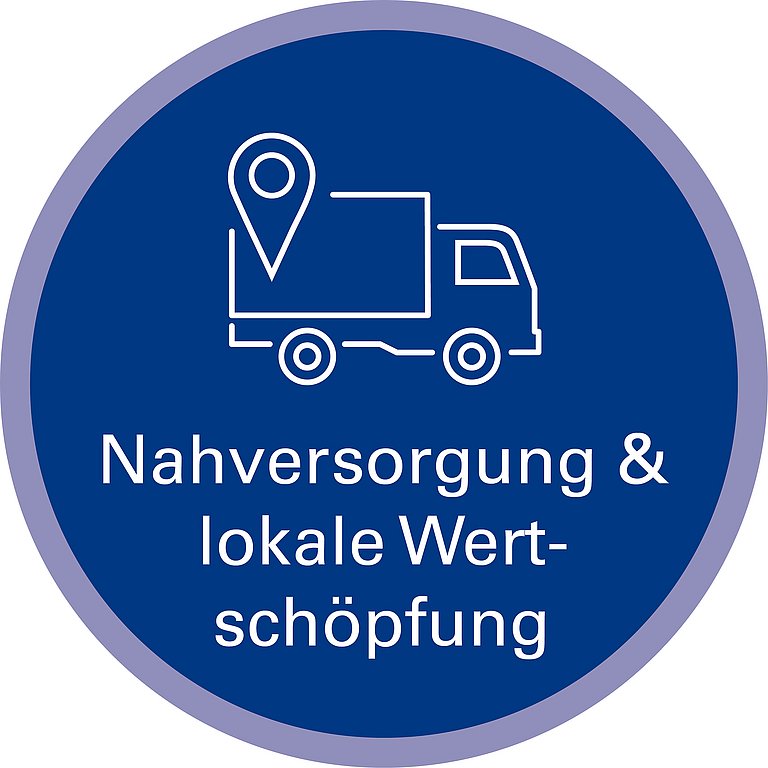 Icon zu Handlungsfeld: Nahversorgung & lokale Wertschöpfung. Die Grafik zeigt als Strichzeichnung einen kleinen Lastkraftwagen und einen sogenannten Map-Marker, der für ein lokales beziehungsweise regionales Ziel steht.
