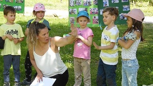 Vorstellung des Projekts für die Eltern der Projektkinder mit anschließendem Quiz und Beurkundung der Projektkinder.