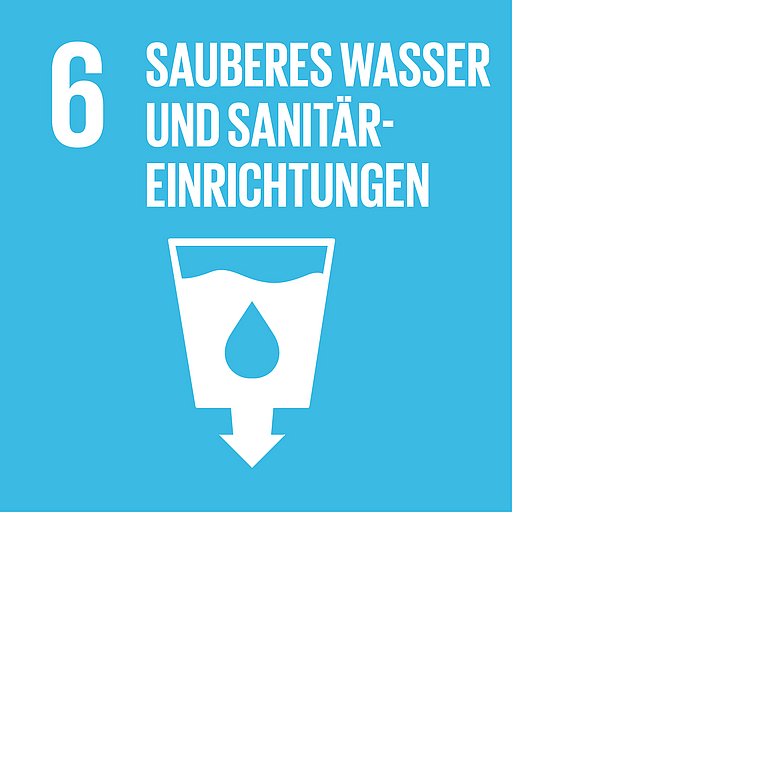 Icon für SDG 6 Wasser und Sanitäre Einrichtungen, dargestellt wird ein volles Wasserglas und ein Tropfen, vom Glas weist ein Pfeil nach unten. Der Hintergrund ist hellblau.