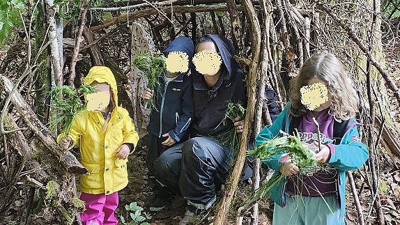 Noch ein selbstgebautes Waldhaus.